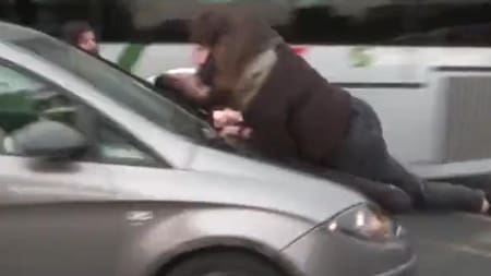 Manifestantes fueron atropelladas. Foto: captura.