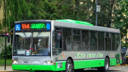 Una por una, las más de 30 líneas de colectivo que podrían adherirse al paro en Buenos Aires
