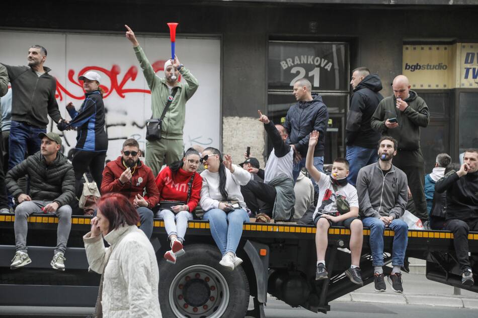 Masiva marcha en Belgrado contra el gobierno de Serbia. Foto: REUTERS.
