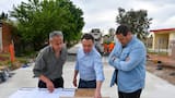 Andrés Watson supervisó la pavimentación de accesos a la Secundaria N°15 de Florencio Varela