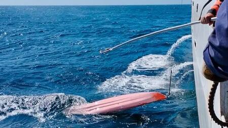 Encontraron el kayak de los dos pescadores desaparecidos en Cariló. NA