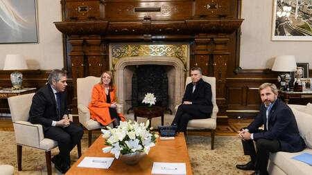 Macri junto a Alicia Kirchner (DYN)