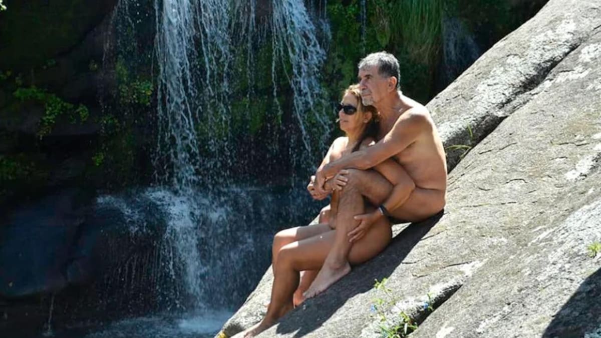 Pareja nudista promueve turismo al desnudo