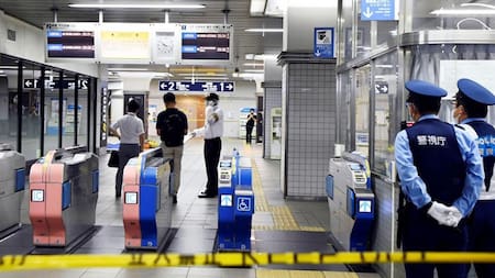 Agresión con cuchillo en un tren de Tokio