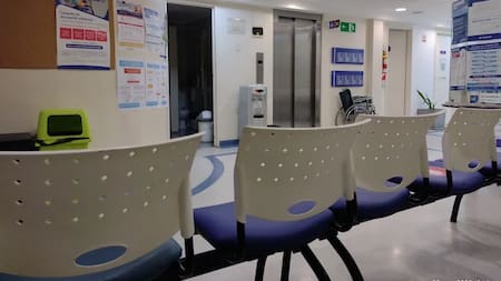 Video: así quedó el centro médico de OSECAC tras el derrumbe del techo en la sala de espera