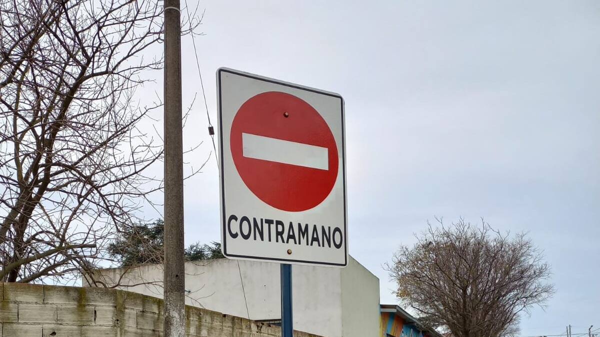 Señal de tránsito de contramano.