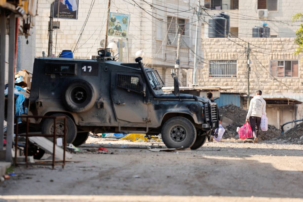 Vehículo militar en las calles de Cisjordania. Foto: Reuters/Raneen Sawafta