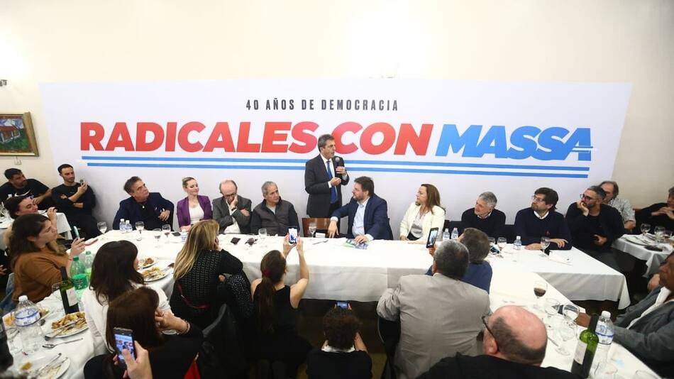 Sergio Massa junto a la UCR. Foto: presidencia de la Nación.