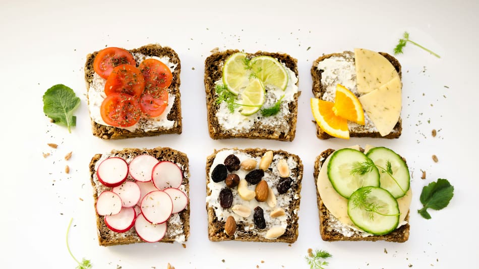 El queso cottage se destaca por su excelente perfil nutricional.