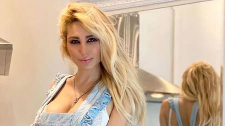 Vicky Xipolitakis, cocinera hot, prendió fuego Instagram con poca ropa en la cocina