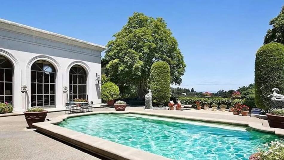La lujosa mansión que tiene en venta Elon Musk. Foto: Gentileza realtor.com.