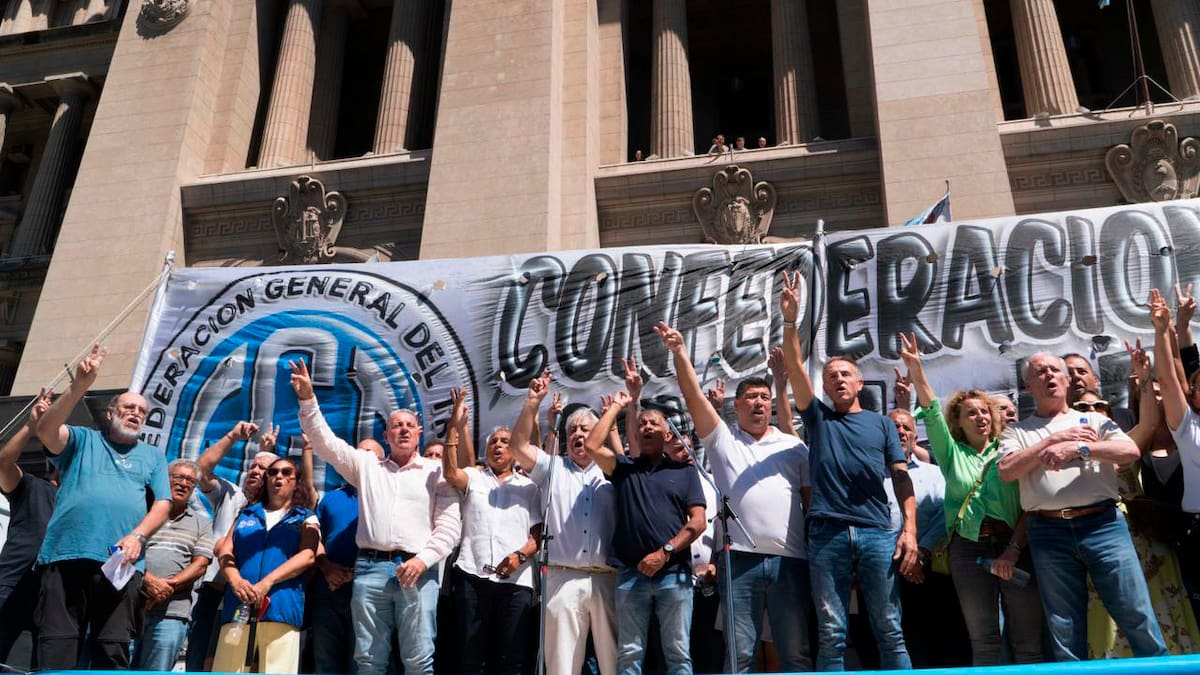 La CGT ratificó la movilización del 30 de abril y escaló el conflicto con el Gobierno.
