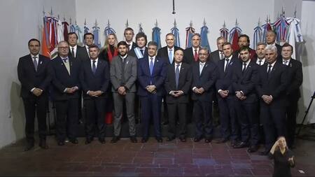 Javier MIlei junto a los gobernadores.