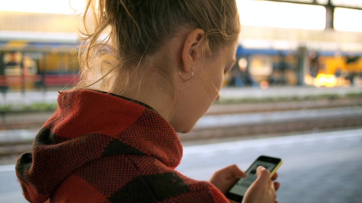 Utilización del celular. Foto: Unsplash.