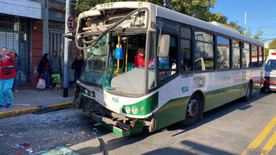 Choque de colectivos. Foto: NA.