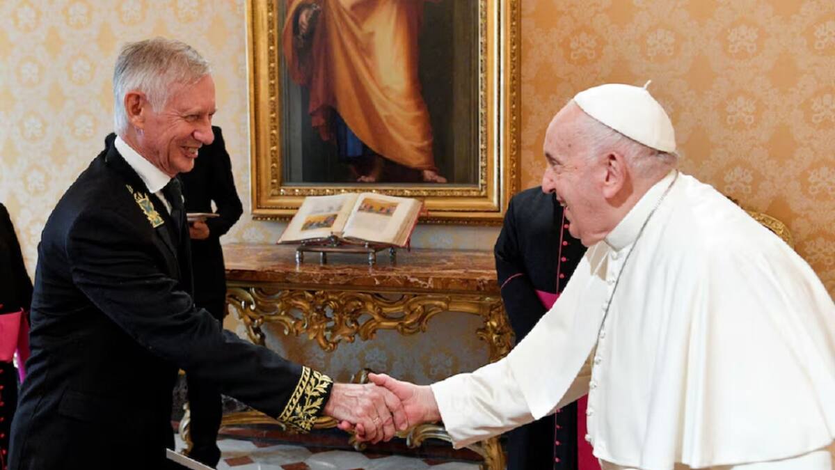 El papa Francisco y el embajador de Rusia en la Santa Sede, Iván Soltanovski. Foto: archivo Reuters