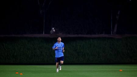 Lionel Messi se entrenó diferencia en Qatar. Foto: Reuters.