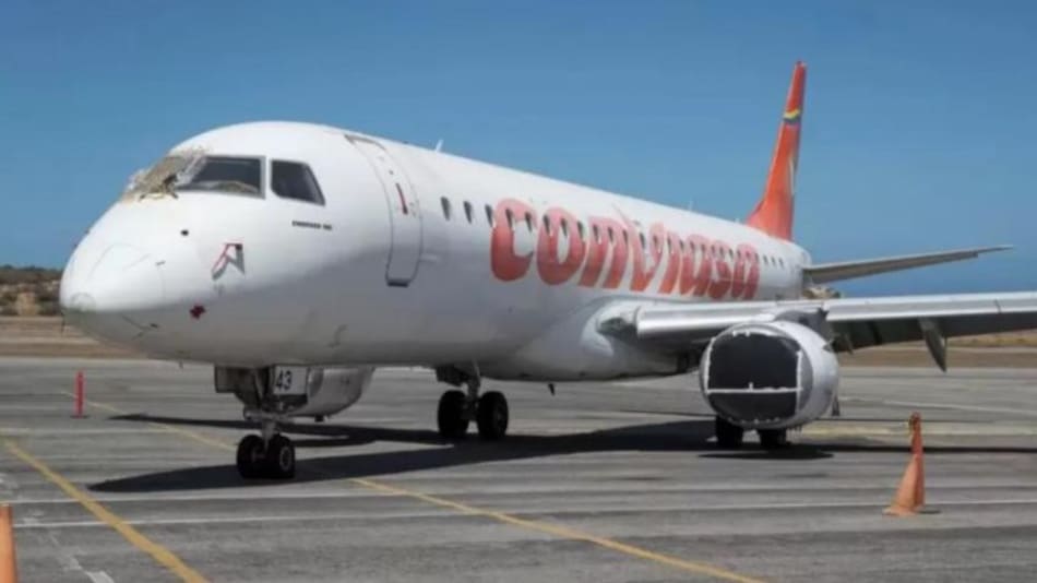 Avión venezolano de Conviasa que llegó a Ezeiza. Foto: NA.