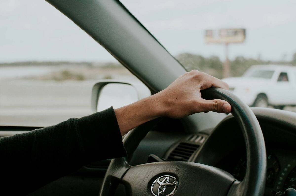 Autos; conducir; manejar. Foto: Unsplash.