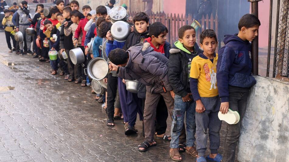 Niños desplazados de la Franja de Gaza. Foto: Reuters.