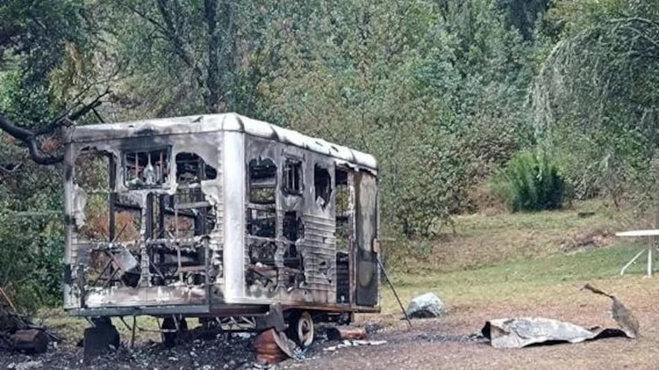 Casilla incendiada por Gendarmería. Foto: NA.