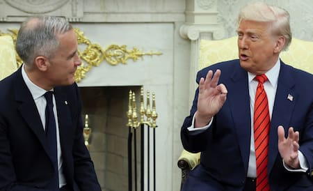 Donald Trump junto a Mark Carney en la Casa Blanca. Foto: REUTERS.