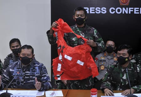 Submarino KRI Nanggala 402, Indonesia, objetos encontrados, Foto Reuters