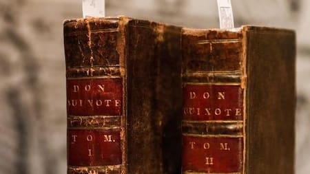 Ediciones antiguas del libro Don Quijote de la Mancha. Foto: EFE.
