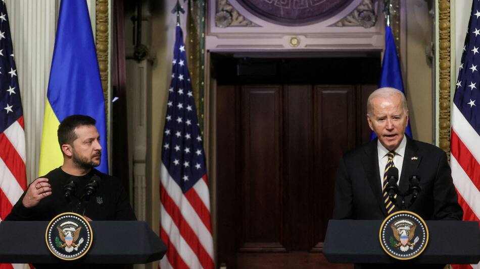 Volodimir Zelenski y Joe Biden mantuvieron una conversación telefónica. Foto: Reuters