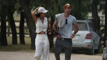 Zaira Nara y Facundo Pieres en Punta del Este. Foto: Gentileza Revista Caras - Federico Bartolo