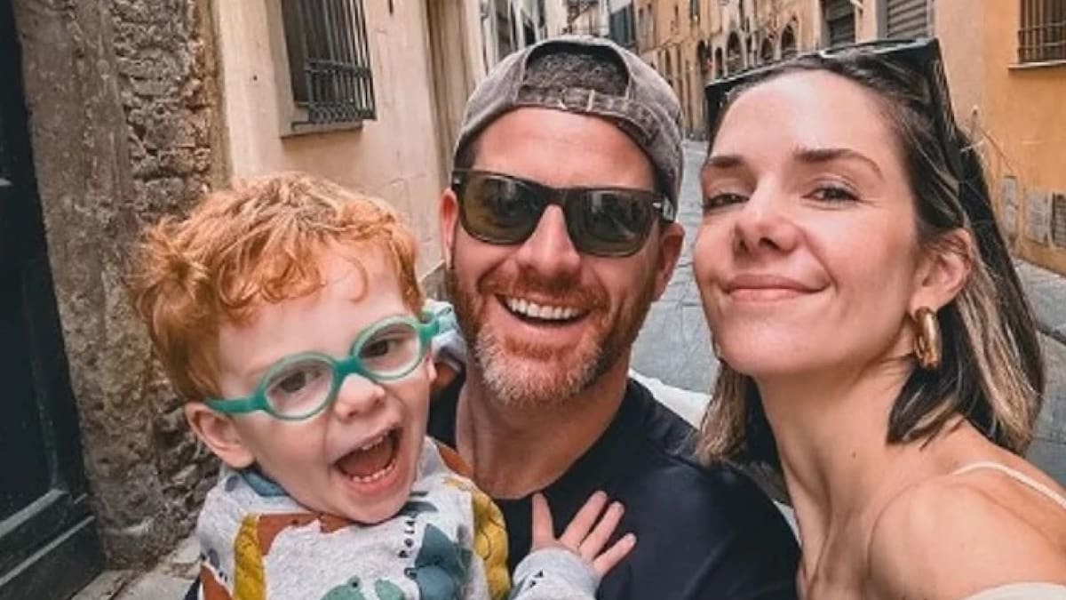 Julieta Nair Calvo junto a su esposo e hijo. Foto: NA.
