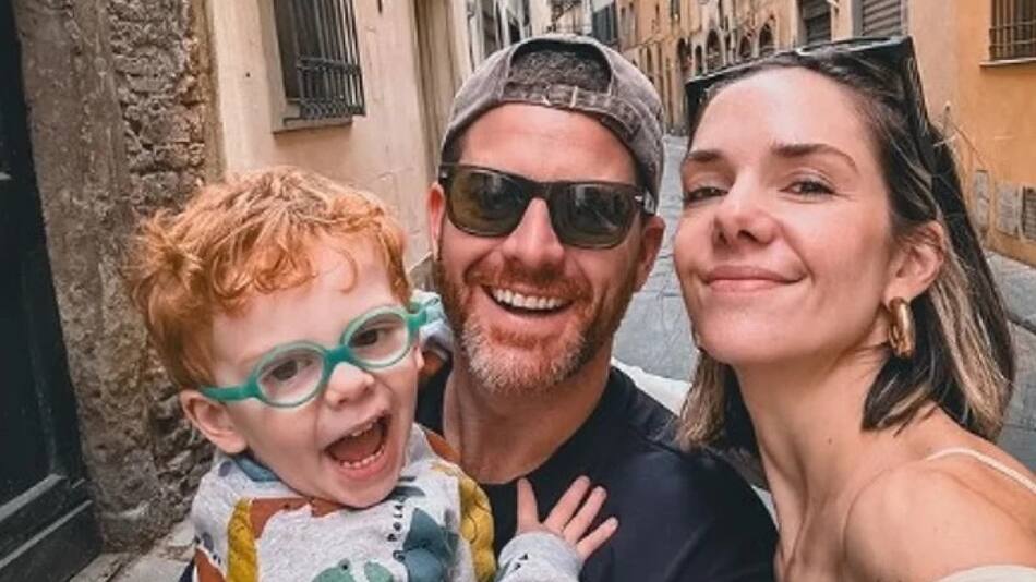 Julieta Nair Calvo junto a su esposo e hijo. Foto: NA.