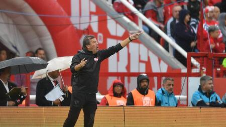 Ricardo Zielinski; Independiente vs. Racing Club. Foto: Télam.