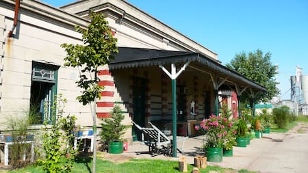 Un rincón histórico digno de una escapada: el pueblito del interior bonaerense que marcó la infancia y la obra de Ernesto Sábato