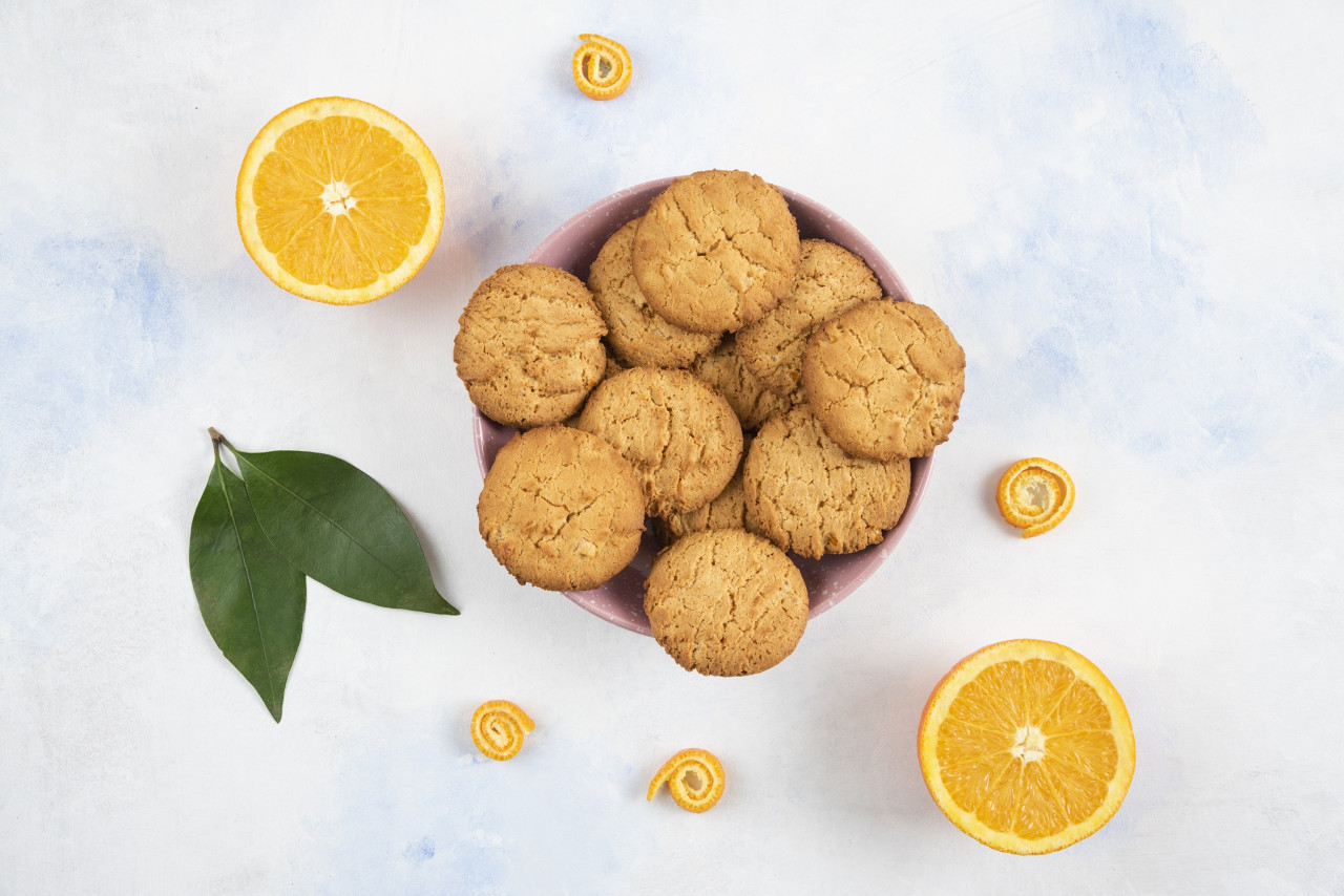 Cómo realizar galletitas caseras de zanahoria y naranja. Foto: Freepik.