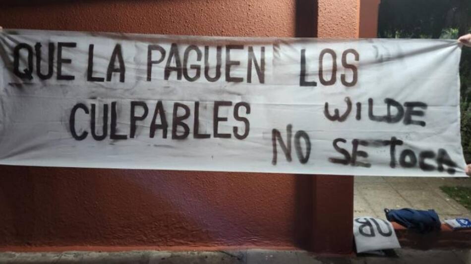 Bandera contra Independiente. Foto: NA.