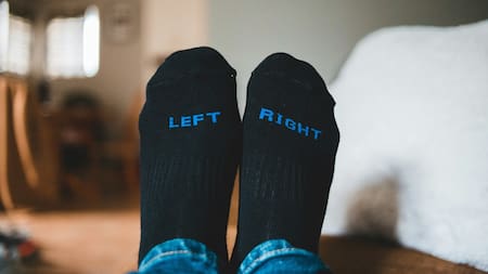 Cuál es el significado de dormir con medias, según especialistas en psicología