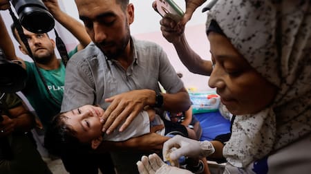 Vacunación en Gaza contra la polio. Foto: Reuters.