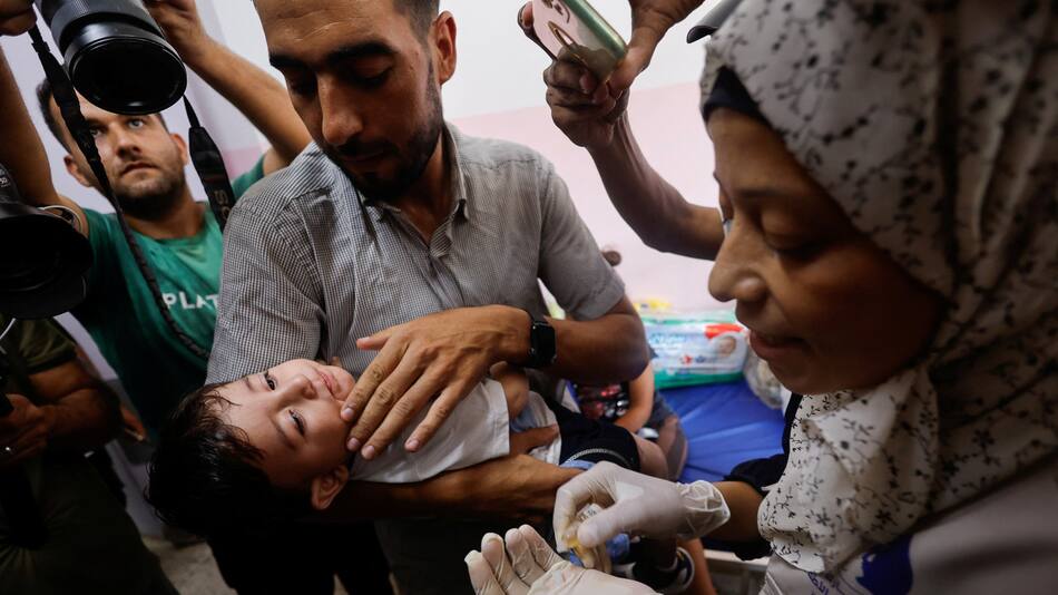 Vacunación en Gaza contra la polio. Foto: Reuters.