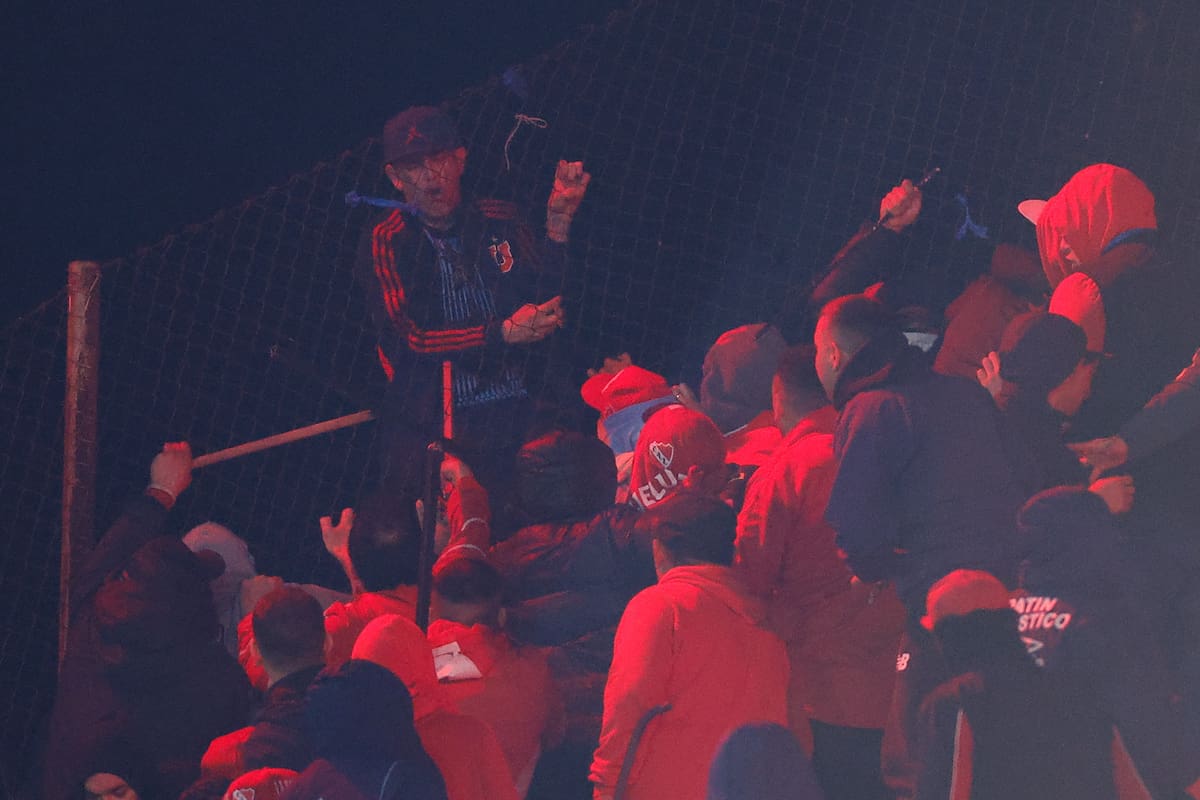 Violencia en el partido entre Independiente y U de Chile por Copa Sudamericana.