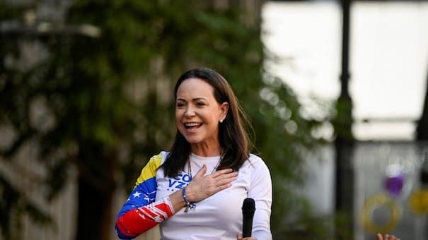 Javier Milei felicitó a María Corina Machado por su Premio Nobel de la Paz: “Gracias por pelear contra la narcodictadura de Venezuela”