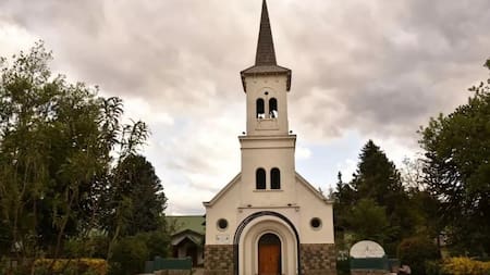 Detuvieron a dos personas con intenciones de incendiar una parroquia en El Bolsón