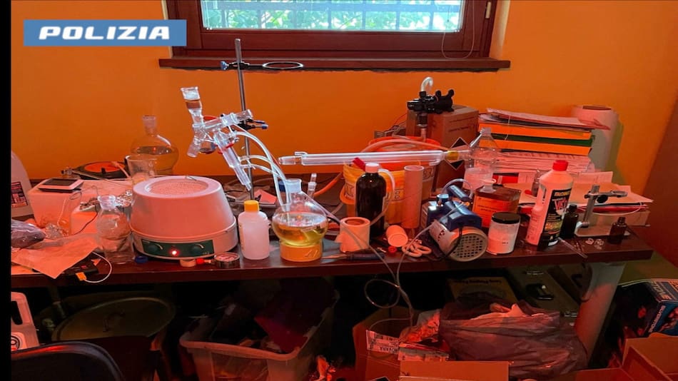 Detuvieron a un joven italiano que fabricaba metanfetamina en su casa. Foto: REUTERS.