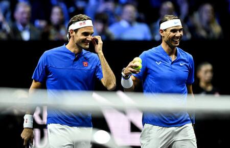 Roger Federar y Rafael Nadal en la Laver Cup. Foto: Reuters.