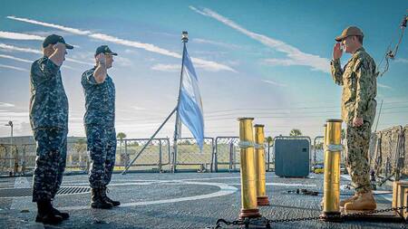 El destructor ARA “La Argentina” de la Armada Argentina.