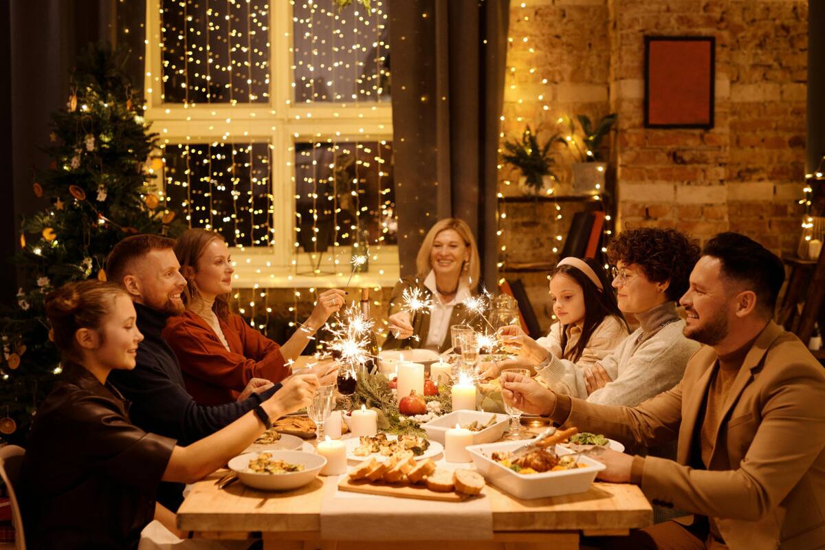 Navidad, año nuevo, familia. Foto: Pexels.