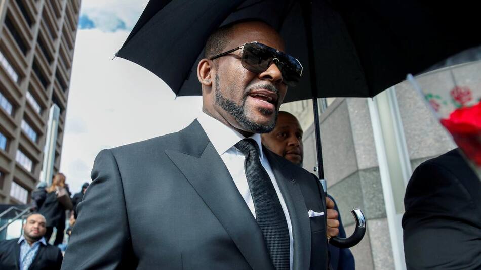 R. Kelly, cantante, arrestado por abuso sexual de menores, REUTERS
