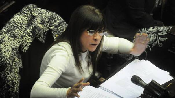 Diana Conti insultó a los gritos a diputado: “No tenés pelotas”