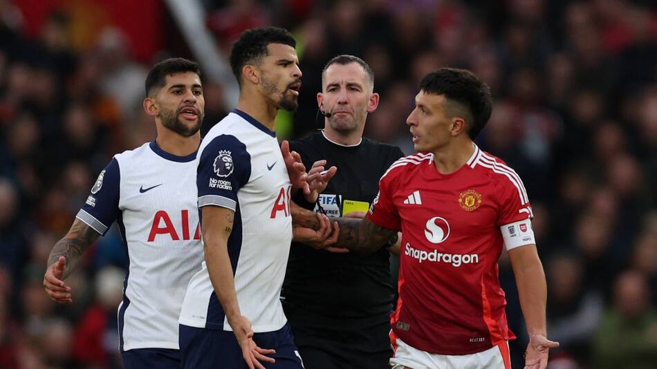 Cuti Romero y Lisandro Martínez; Manchester United vs Tottenham. Foto: Reuters
