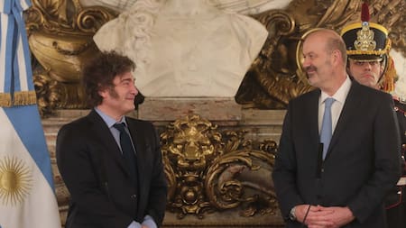 Javier Milei le tomó juramento a Federico Sturzenegger. Foto: Presidencia